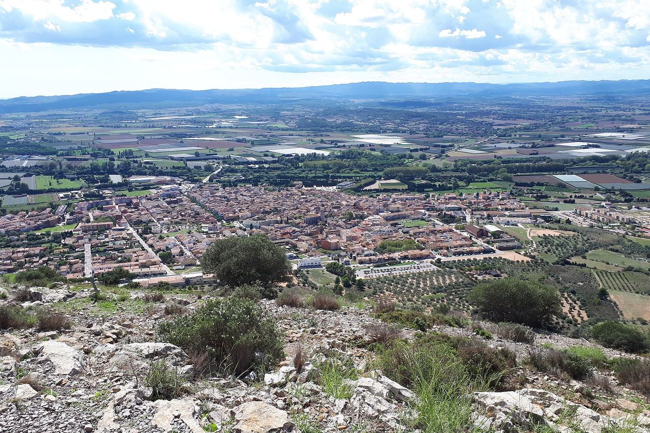 Torroella de Montgrí y la llanura del Baix Ter, vistas desde el macizo del Montgrí